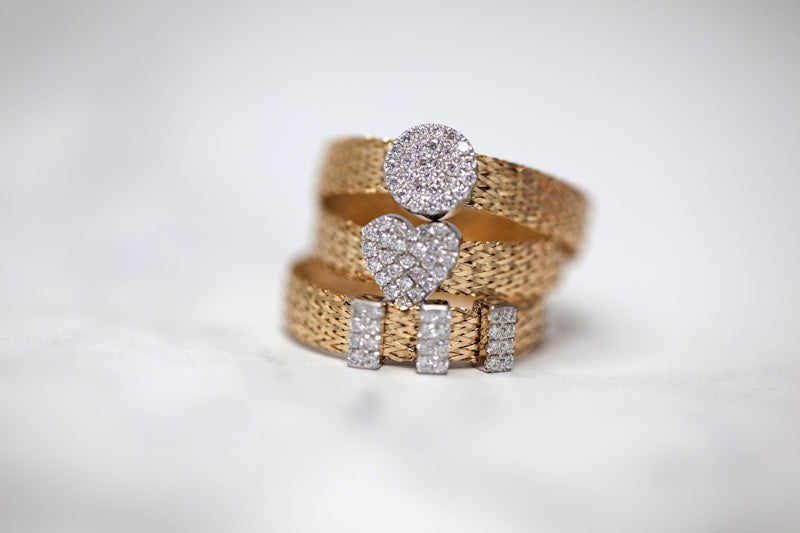 Luvréon Lumina Halo Engagement Ring