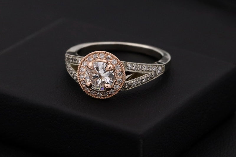 Luvréon Éclat Solitaire Engagement Ring